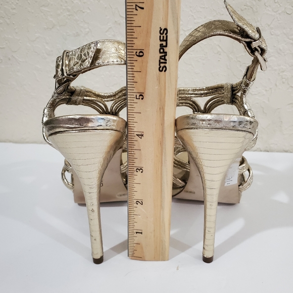 Red by Saks Fifth Ave Gold Leather Heels Size 6.5 - Picture 6 of 9
